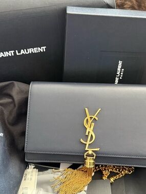 Authentic KATE SMALL TASSEL IN calfskin LEATHER
BLACK